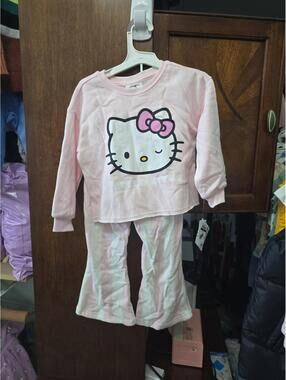 3t brand new, hello, kitty outfit.Item 240